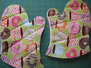 Easy Oven Mitts Tutorial - Quilting Tutorials and Fabric Creations - Quilting in the Rain